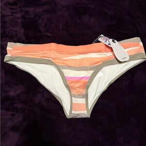 10P.- Prana Upswell Striped Bikini Bottom. Size XL
